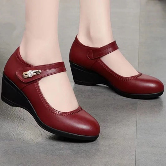 Zapatos de cuero suave con tacón y una suela suave antideslizante, ideales para mamá. 